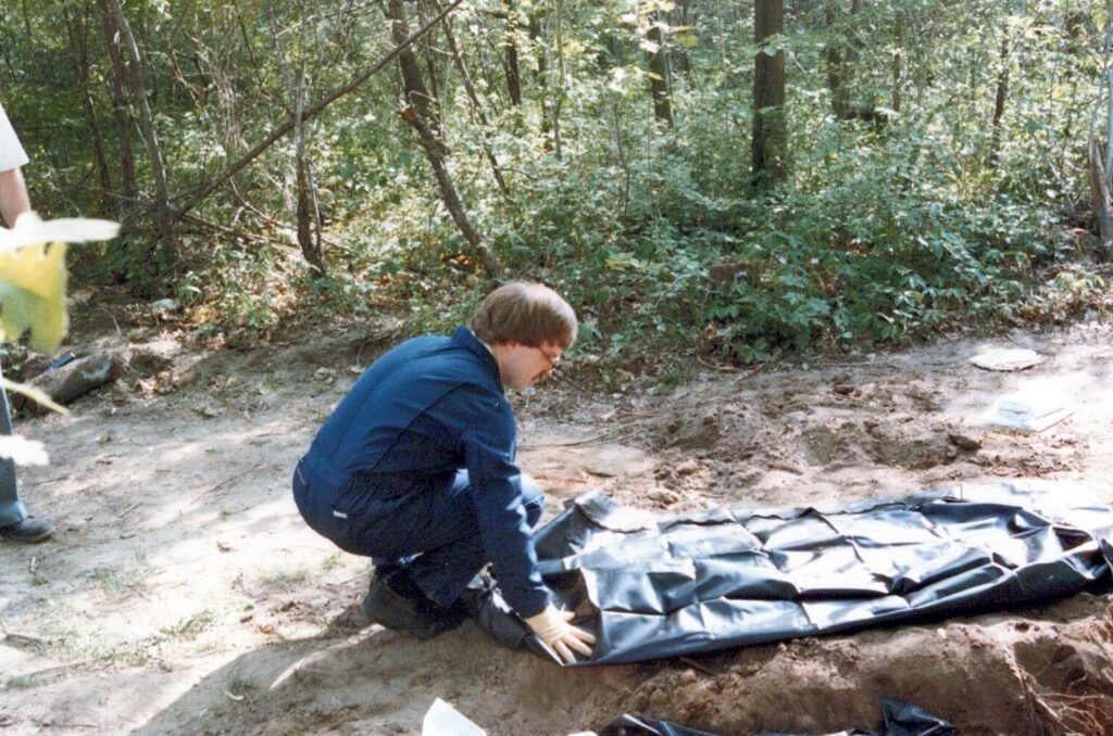 A crime scene photo of Linda’s burial site.