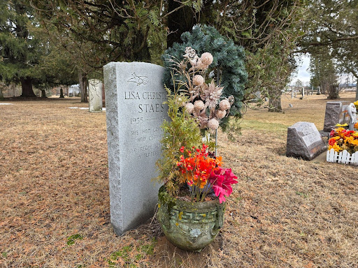 A photo of Lisa’s grave present day.